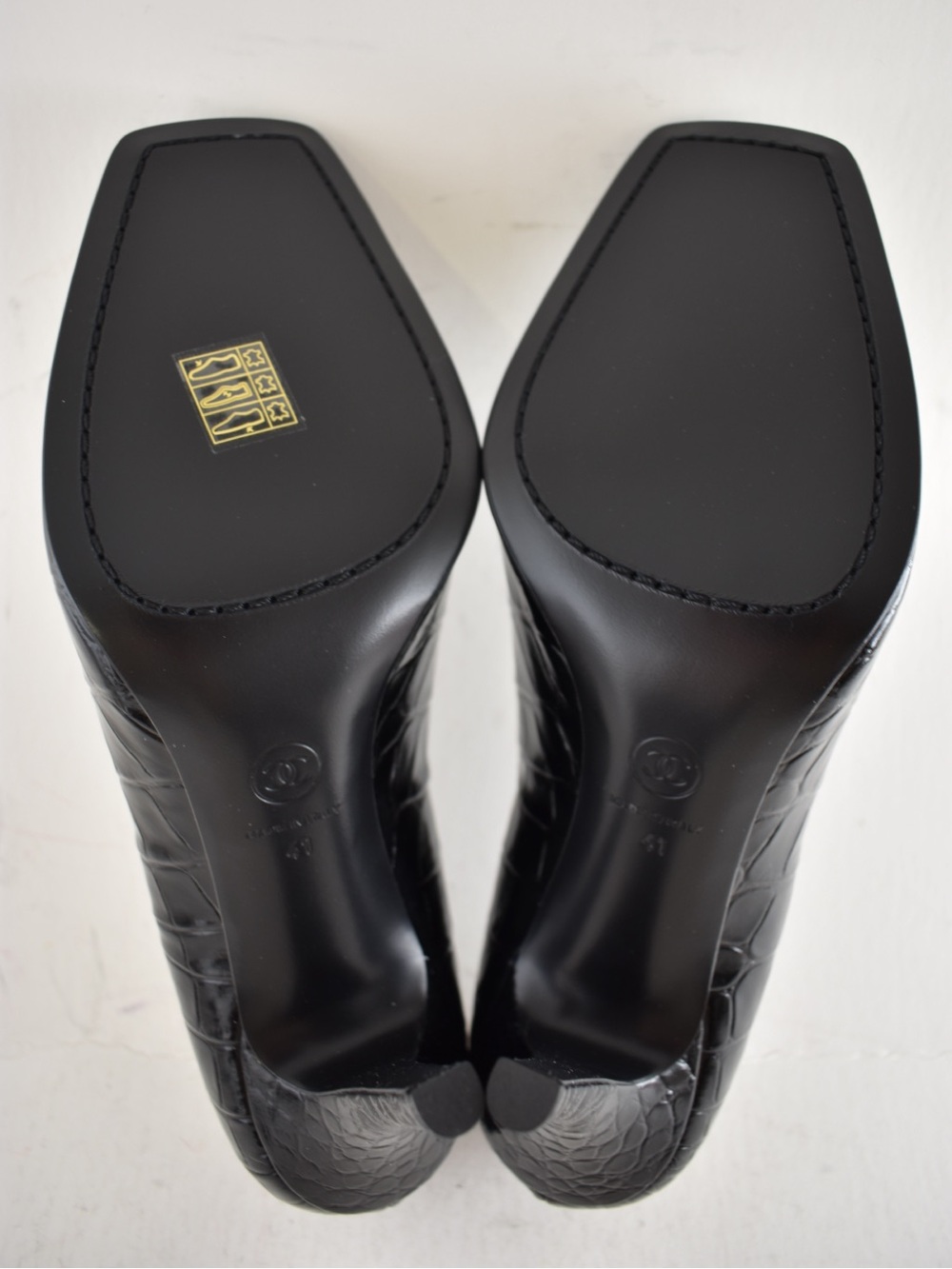 Chanel 26S Blazy Black Crocodile Croc Embossed Patent CC Gold Logo Heel Pump 41 - Picture 16 of 16